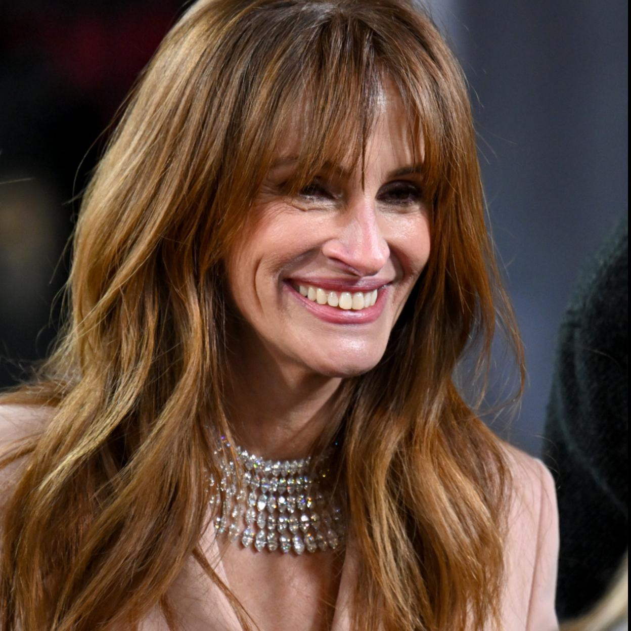 Mid-Back Visual Idea — Bold Bangs 2027