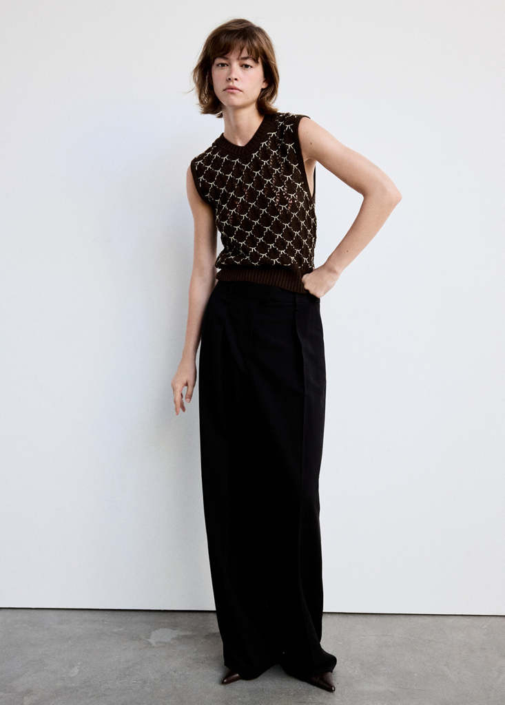Pointed-Toe Heels Outfit Idea Pointed-Toe Heels Outfit Idea — Sweater Vest Outfits 2027