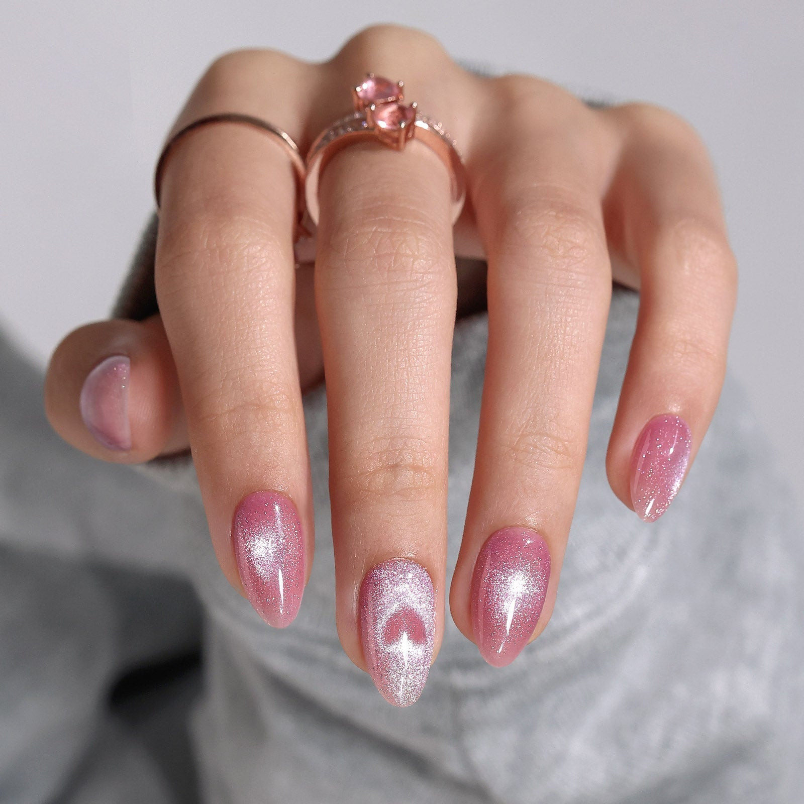 Shimmering Pink Cat-Eye Heart Nails Shimmering Pink Cat-Eye Heart Nails — Pink Valentines Nails 2027