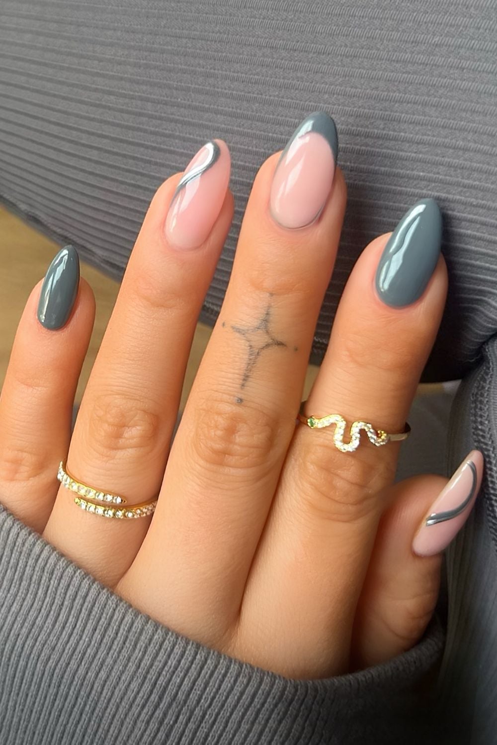 Gray French Tip Almond Nails with Silver Accent Gray French Tip Almond Nails with Silver Accent — Almond Nails 2027 for Short Nail Beds