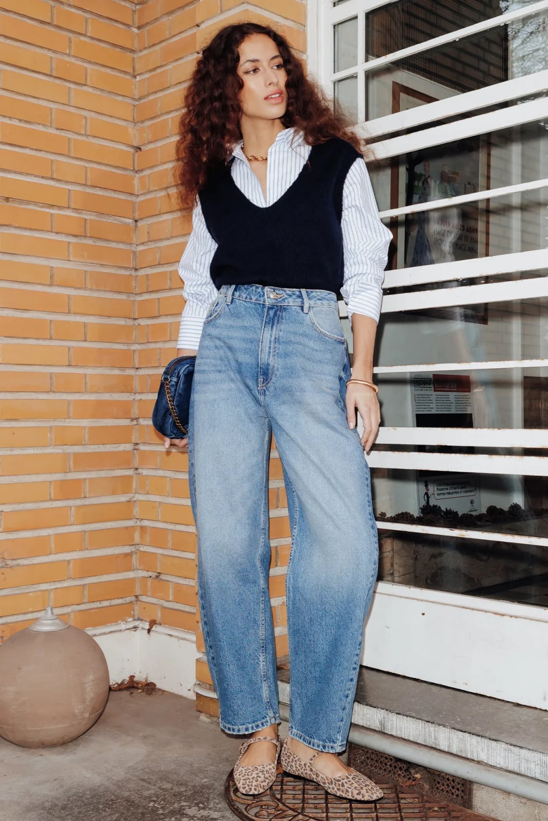 Medium barrel jeans with vest and leopard flats Medium barrel jeans with vest and leopard flats — Barrel Jeans 2027
