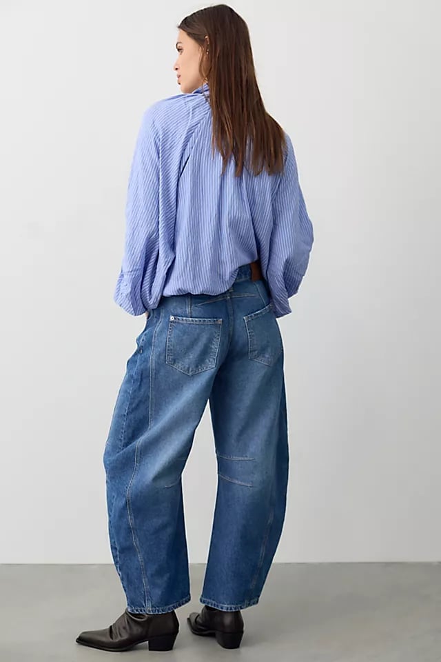 Voluminous barrel jeans with striped blouse Voluminous barrel jeans with striped blouse — Barrel Jeans 2027