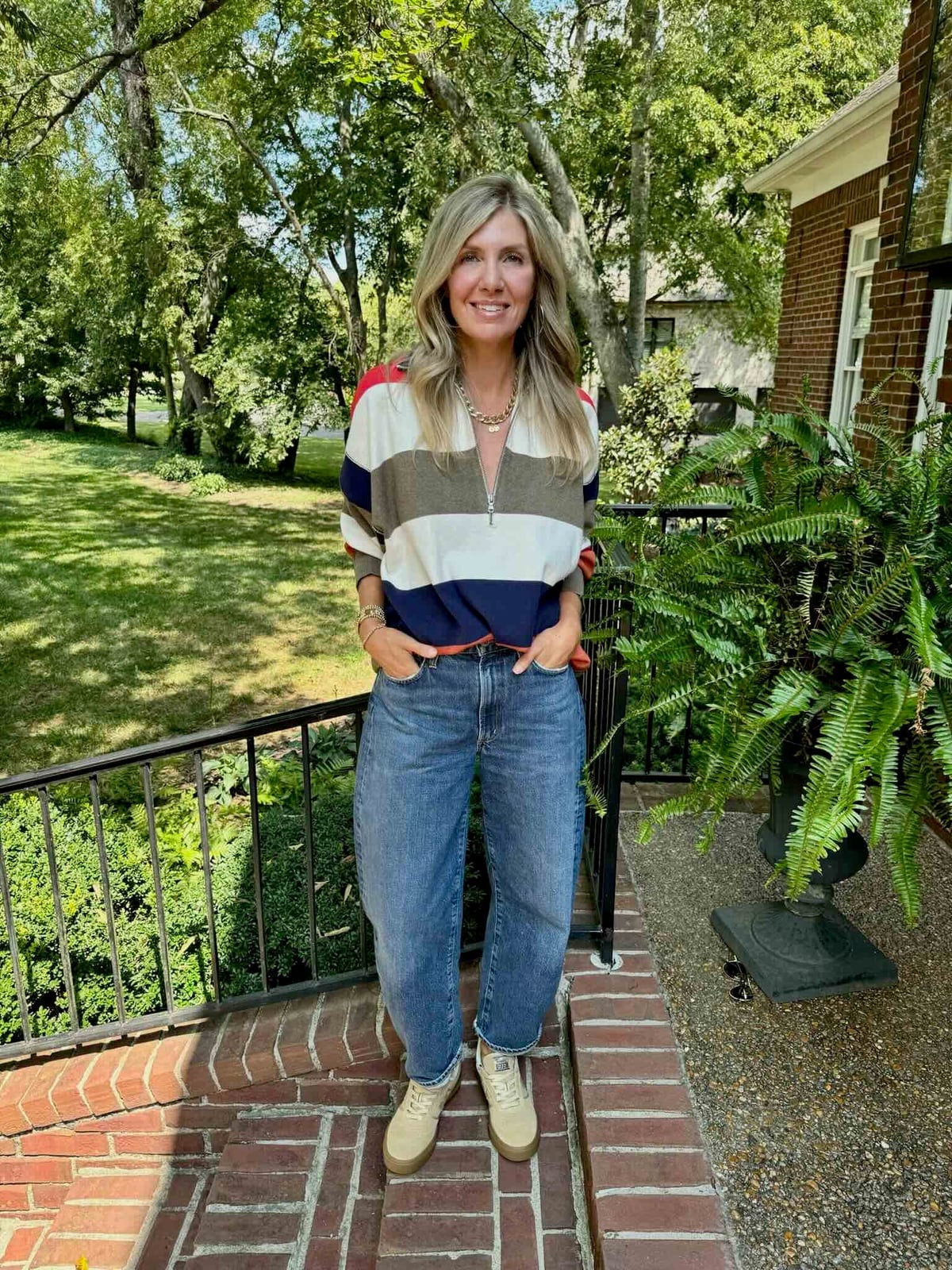 Blue barrel jeans with striped sweater Blue barrel jeans with striped sweater — Barrel Jeans 2027