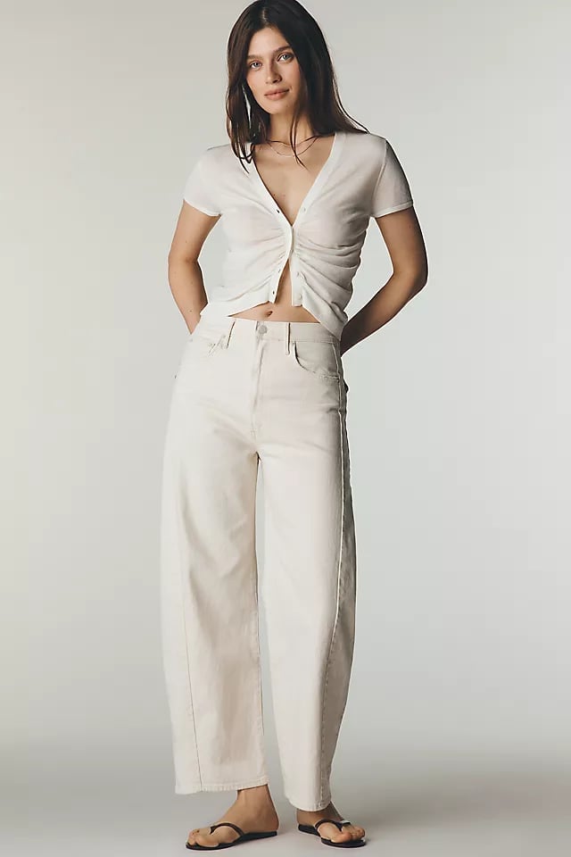 Ecru barrel jeans with a white cardigan Ecru barrel jeans with a white cardigan — Barrel Jeans 2027