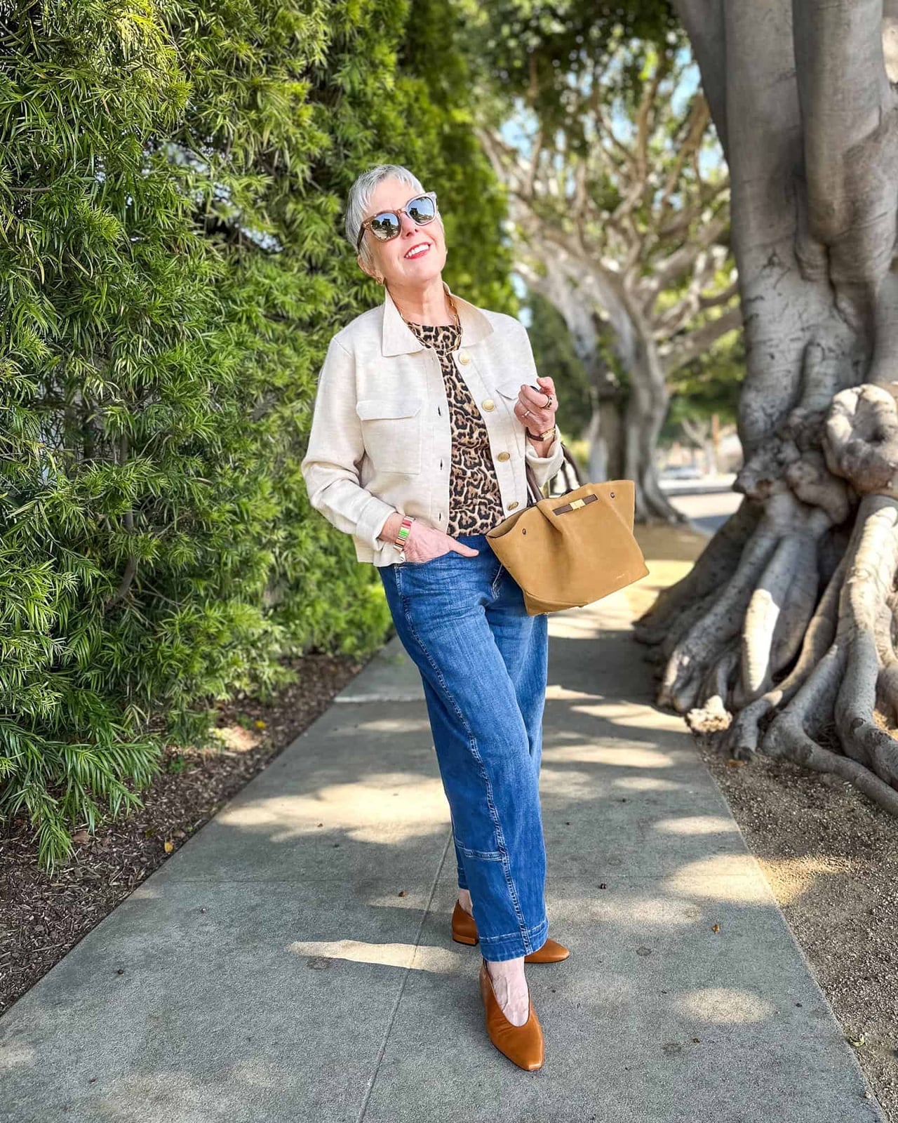 Blue barrel jeans with utility jacket Blue barrel jeans with utility jacket — Barrel Jeans 2027