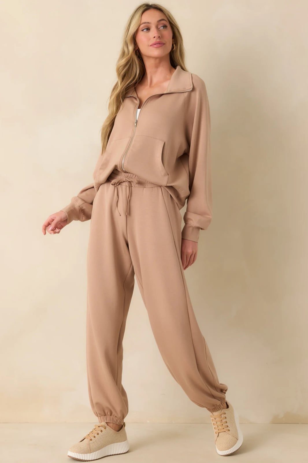 Beige Jogger Set With Zip-Up Jacket, Office-Safe Version Beige Jogger Set With Zip-Up Jacket, Office-Safe Version — Beige Joggers Outfits 2027