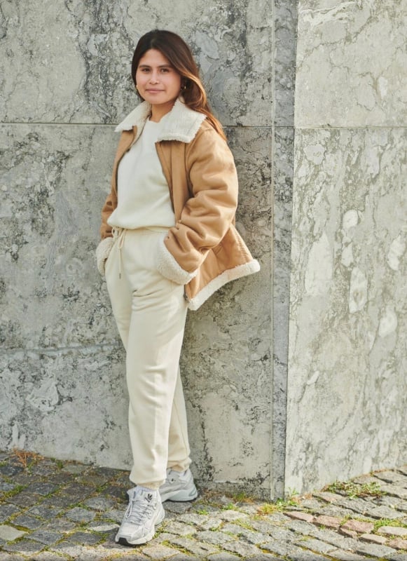 Cream Joggers With Suede Jacket And Shearling Trim, Close-Up Take Cream Joggers With Suede Jacket And Shearling Trim, Close-Up Take — Beige Joggers Outfits 2027