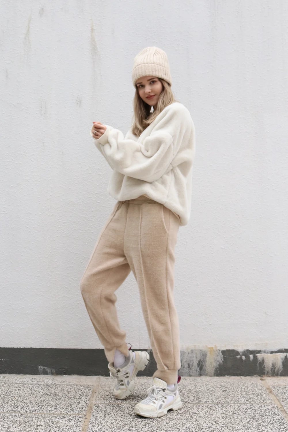 Beige Knit Joggers With Fuzzy Sweatshirt And Beanie, Close-Up Take Beige Knit Joggers With Fuzzy Sweatshirt And Beanie, Close-Up Take — Beige Joggers Outfits 2027