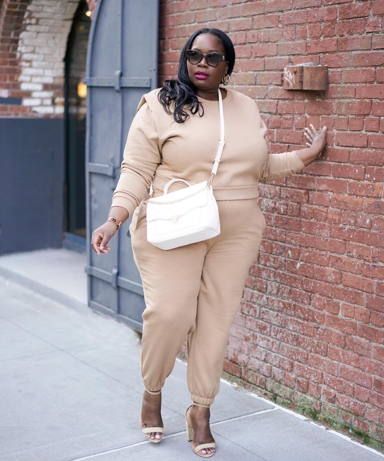 Beige Jogger Set With Nude Heeled Sandals Beige Jogger Set With Nude Heeled Sandals — Beige Joggers Outfits 2027