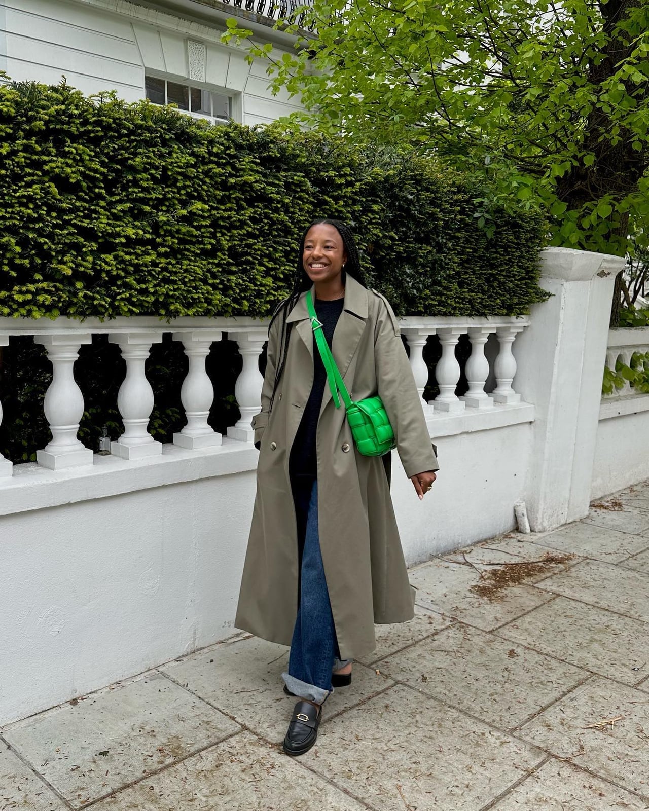 Khaki Trench With Green Handbag Khaki Trench With Green Handbag — Belted Trench Coat Outfits 2027
