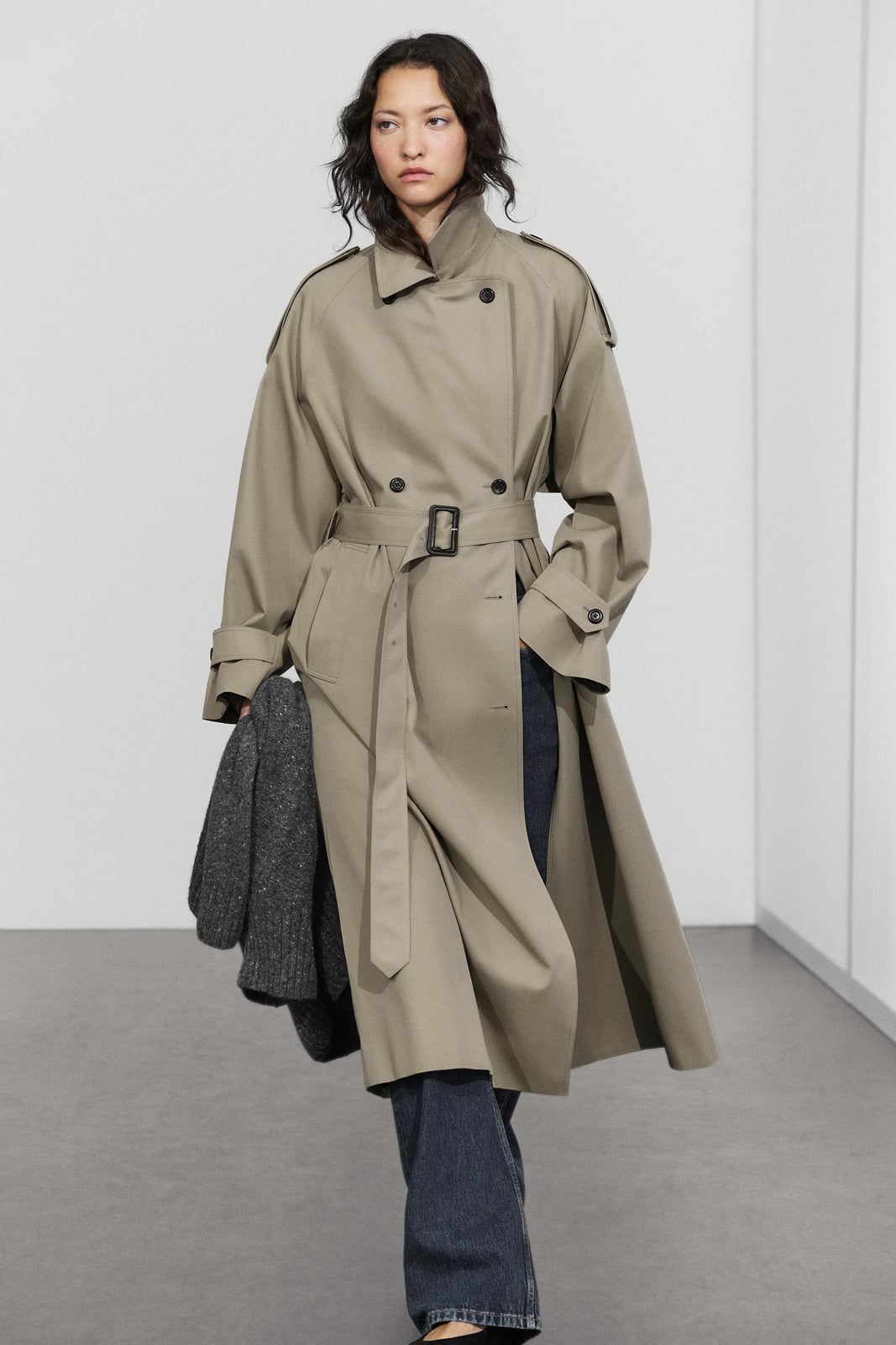 Oversized Beige Trench With Denim Oversized Beige Trench With Denim — Belted Trench Coat Outfits 2027