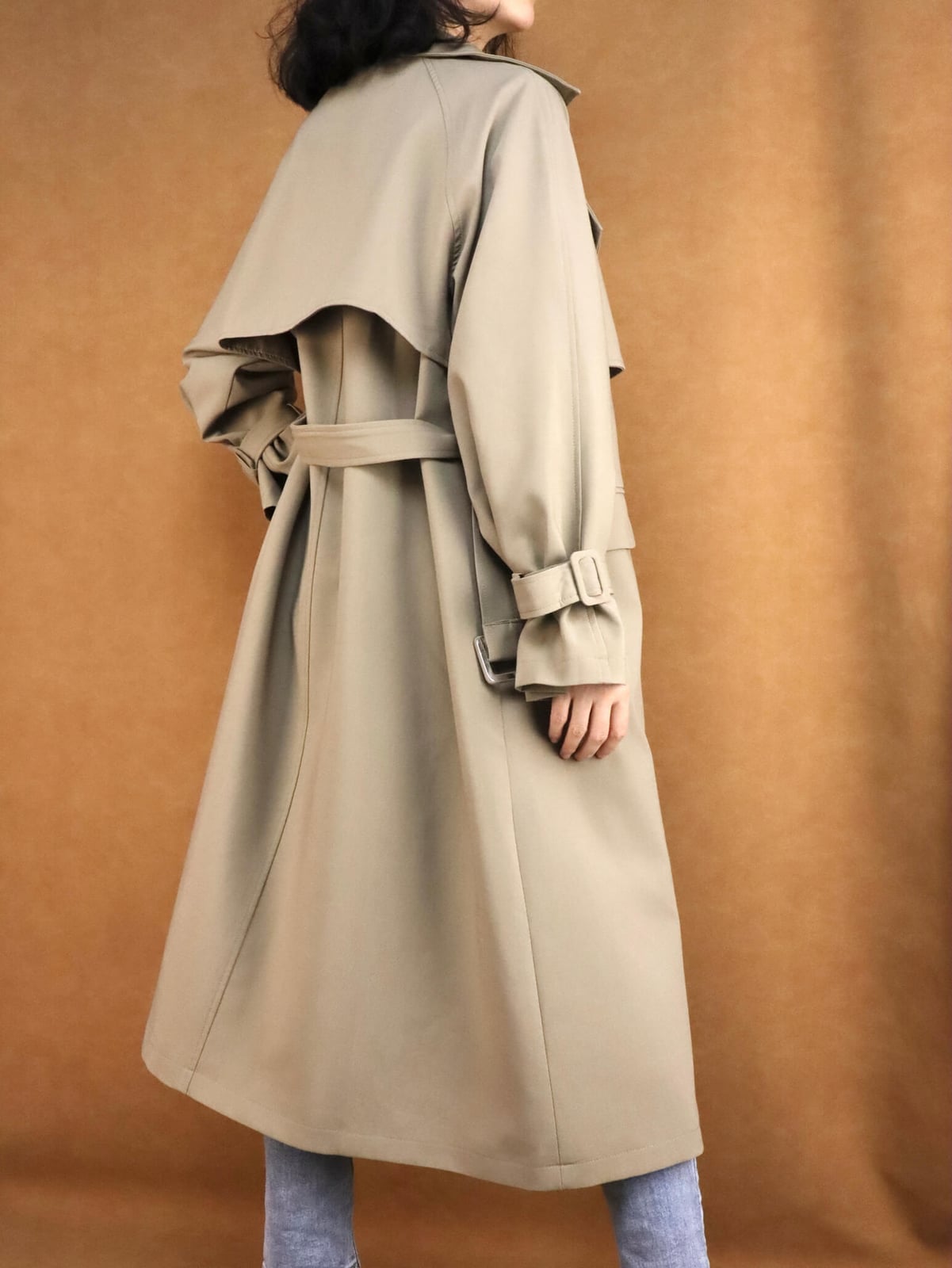Layered Look With Beige Trench And Ombre Skirt Layered Look With Beige Trench And Ombre Skirt — Belted Trench Coat Outfits 2027