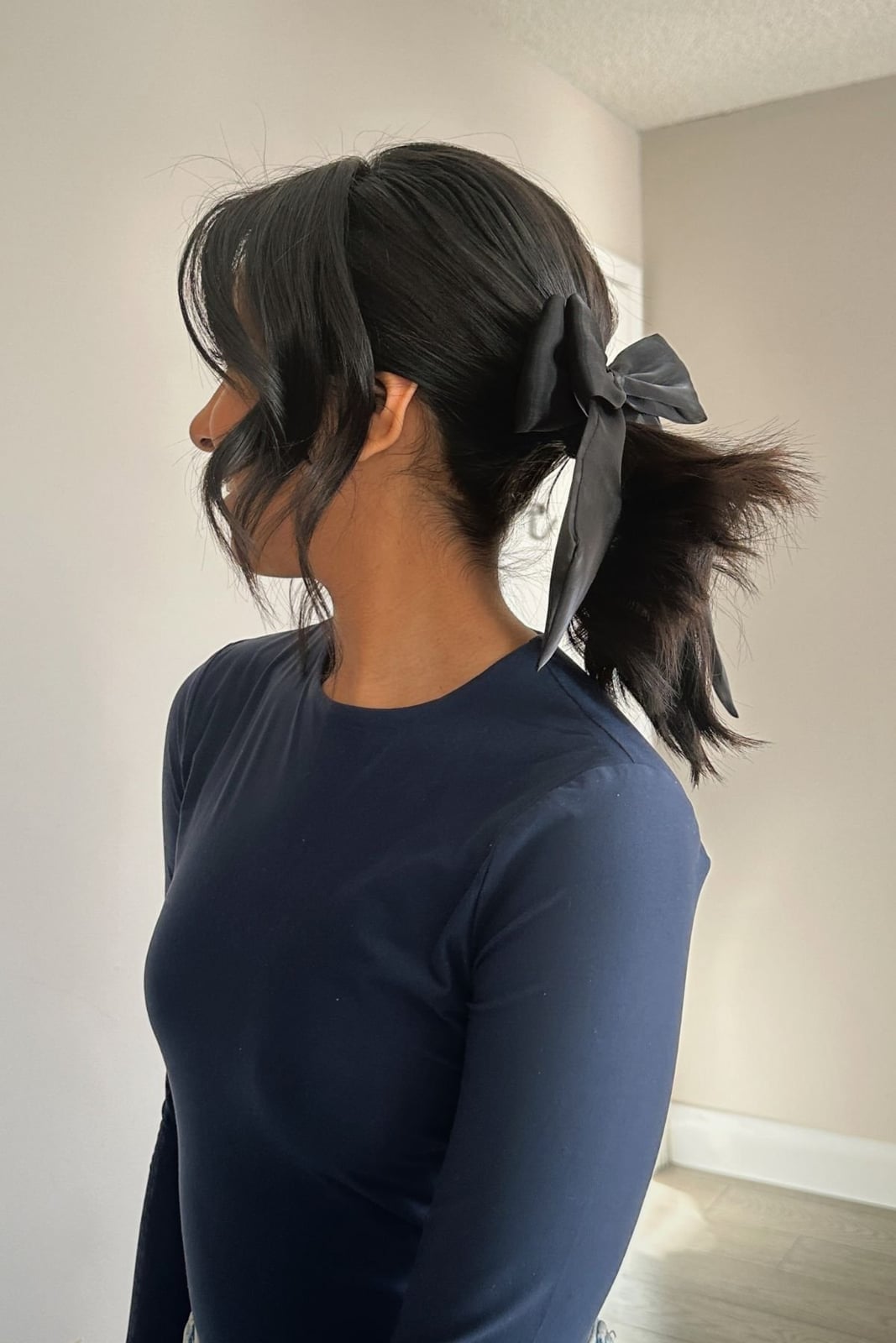 Side View Ponytail With Curtain Bangs and Black Bow Side View Ponytail With Curtain Bangs and Black Bow — Big Hair Bow Hairstyles 2027