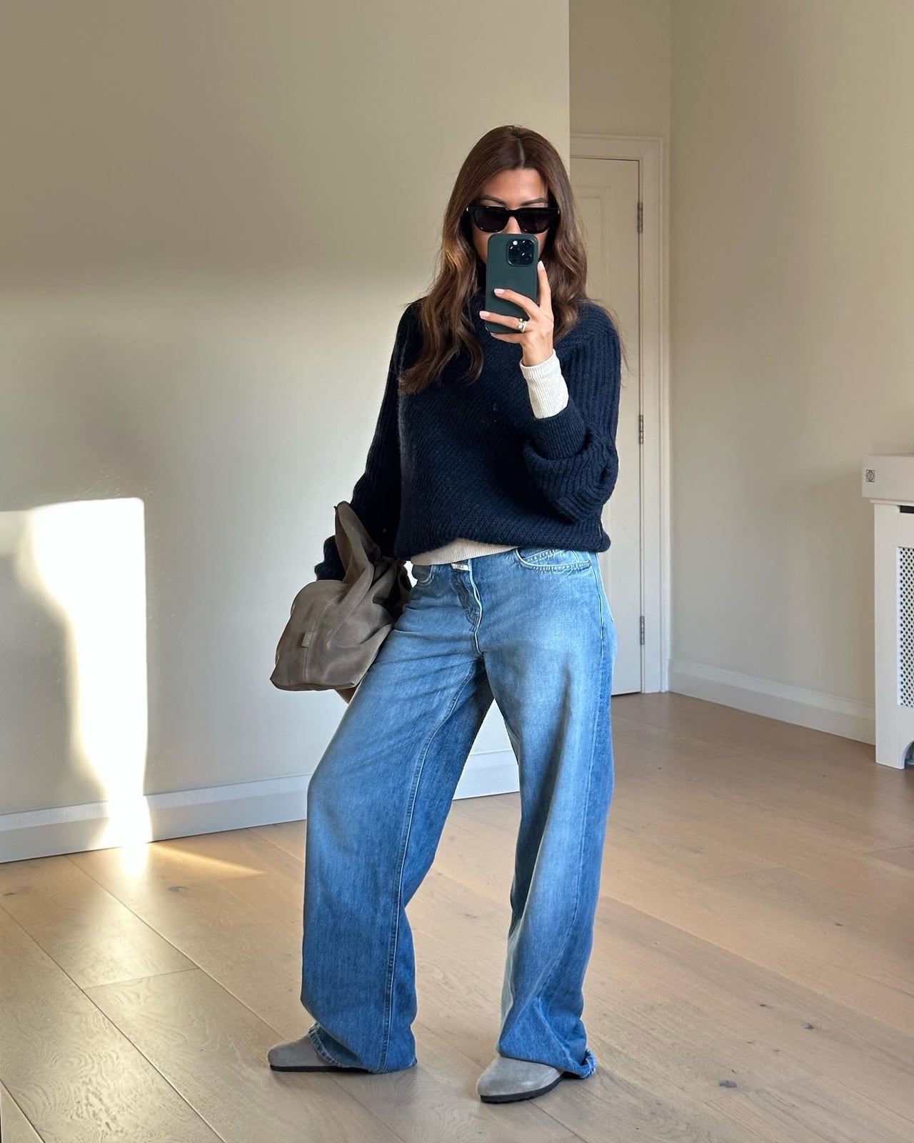 Oversized Sweater and Jeans with Gray Clogs, White Long-Sleeved Top Oversized Sweater and Jeans with Gray Clogs, White Long-Sleeved Top — Birkenstock Boston Outfits 2027