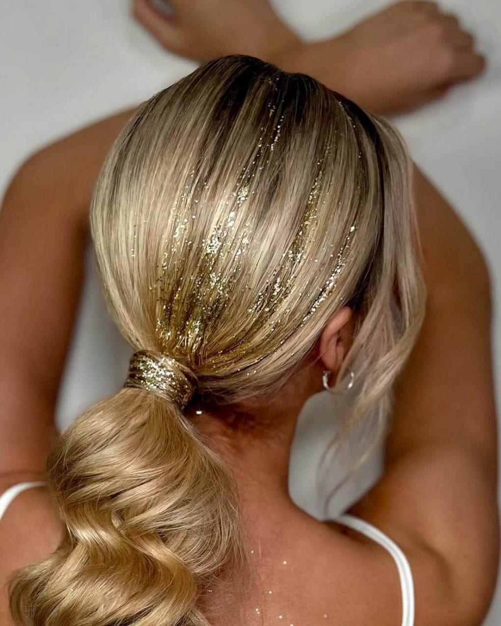 Wavy Blonde Ponytail With Glitter Wavy Blonde Ponytail With Glitter — Birthday Ponytail Hairstyles 2027