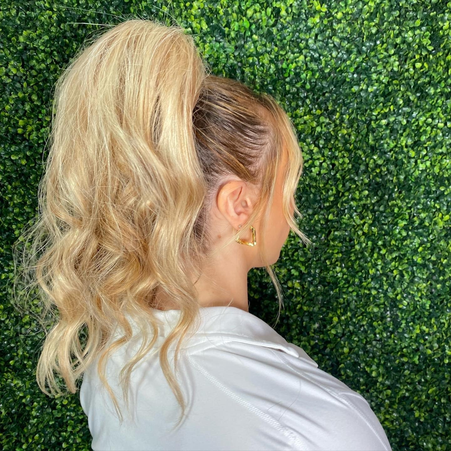 High Volume Blonde Wavy Ponytail High Volume Blonde Wavy Ponytail — Birthday Ponytail Hairstyles 2027