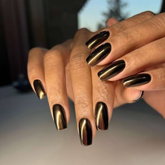 Medium Coffin Metallic Gold Chrome Finish Medium Coffin Metallic Gold Chrome Finish — Black and Gold Nails 2027