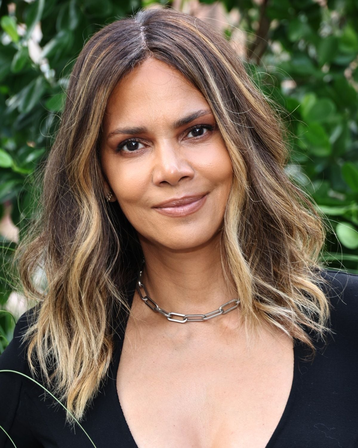 Shoulder Length Dark Blonde With Lighter Highlights Shoulder Length Dark Blonde With Lighter Highlights — Blonde Hair 2027 for Olive Skin