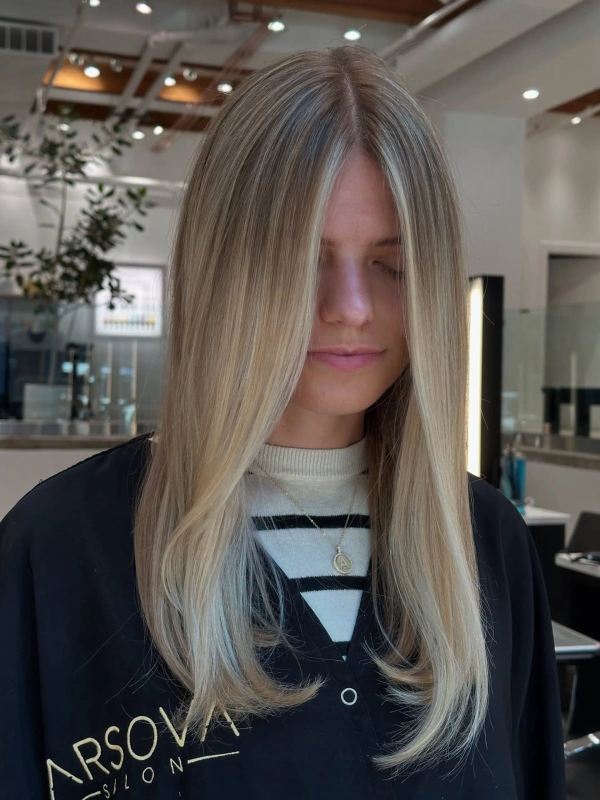 Collarbone Layers With Money Piece and Curtain Bangs — Blonde Straight Hair 2027