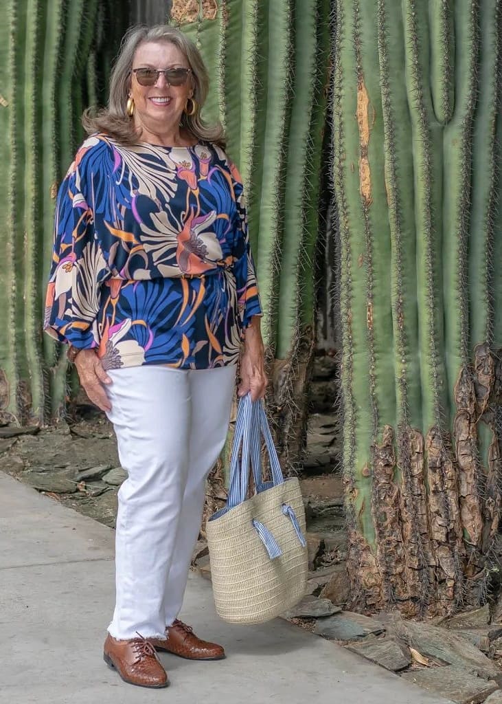 Floral Print Top With White Pants Floral Print Top With White Pants — Blouse Outfits 2027 for Plus Size