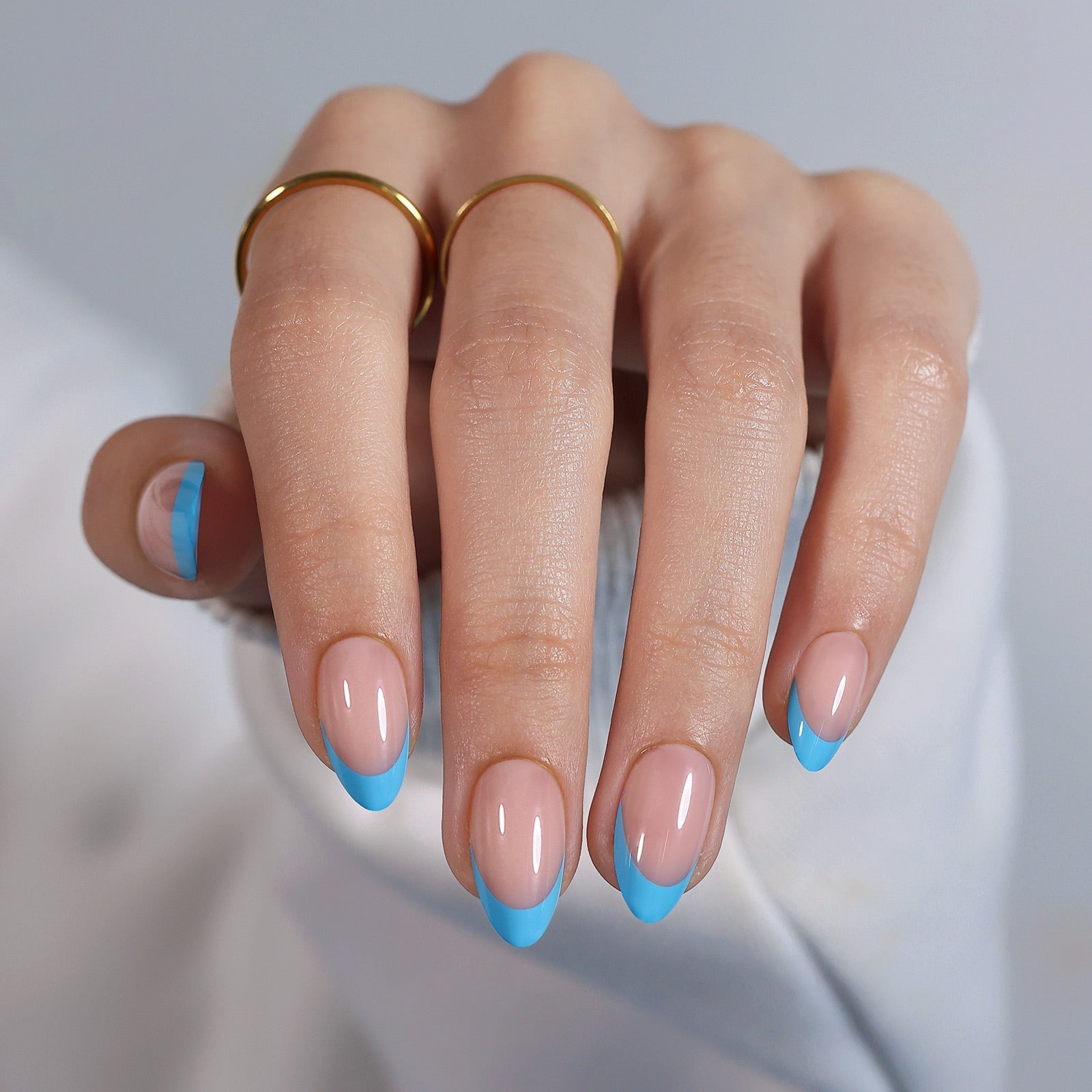 Short Almond Vibrant Blue French Tips Short Almond Vibrant Blue French Tips — Blue French Tip Nails 2027