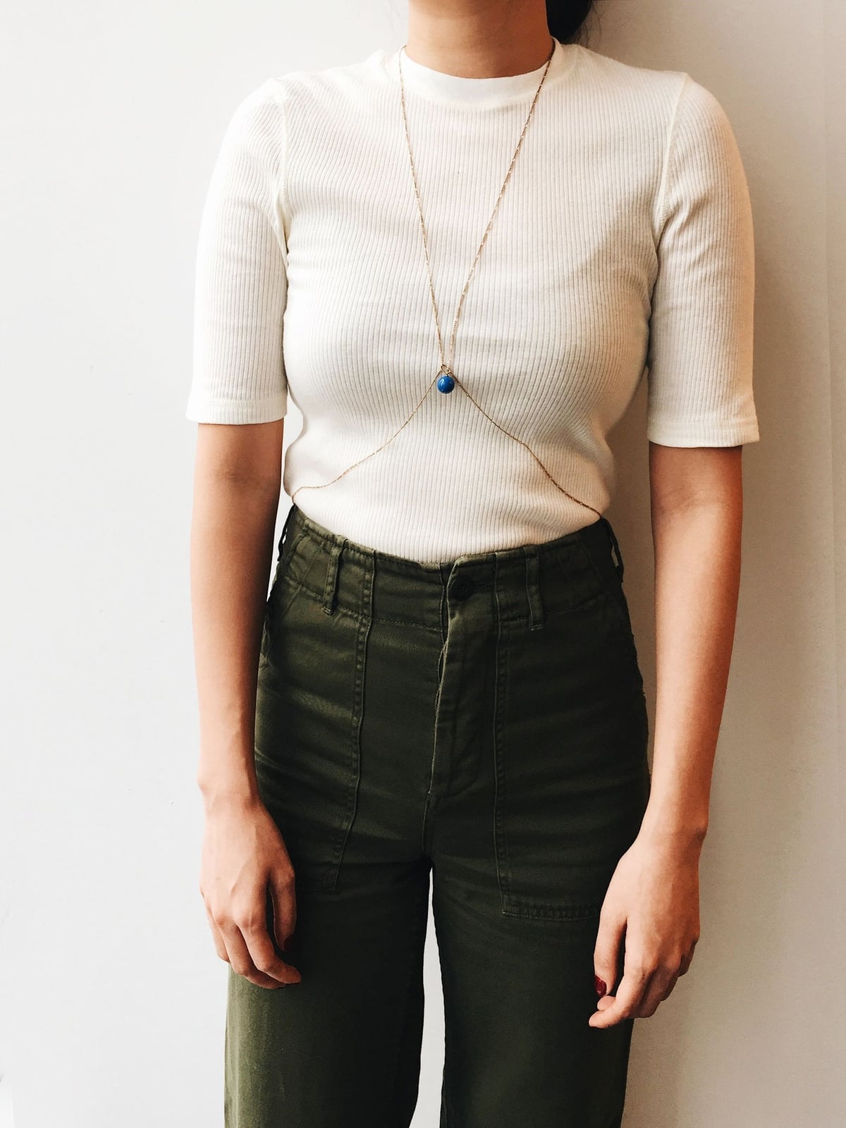 Gold body chain with blue pendant over ribbed t-shirt and cargo pants Gold body chain with blue pendant over ribbed t-shirt and cargo pants — Body Chain Outfits 2027