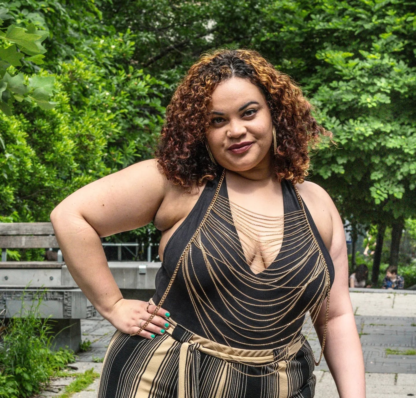 Layered gold body chain with black halter and striped pants Layered gold body chain with black halter and striped pants — Body Chain Outfits 2027