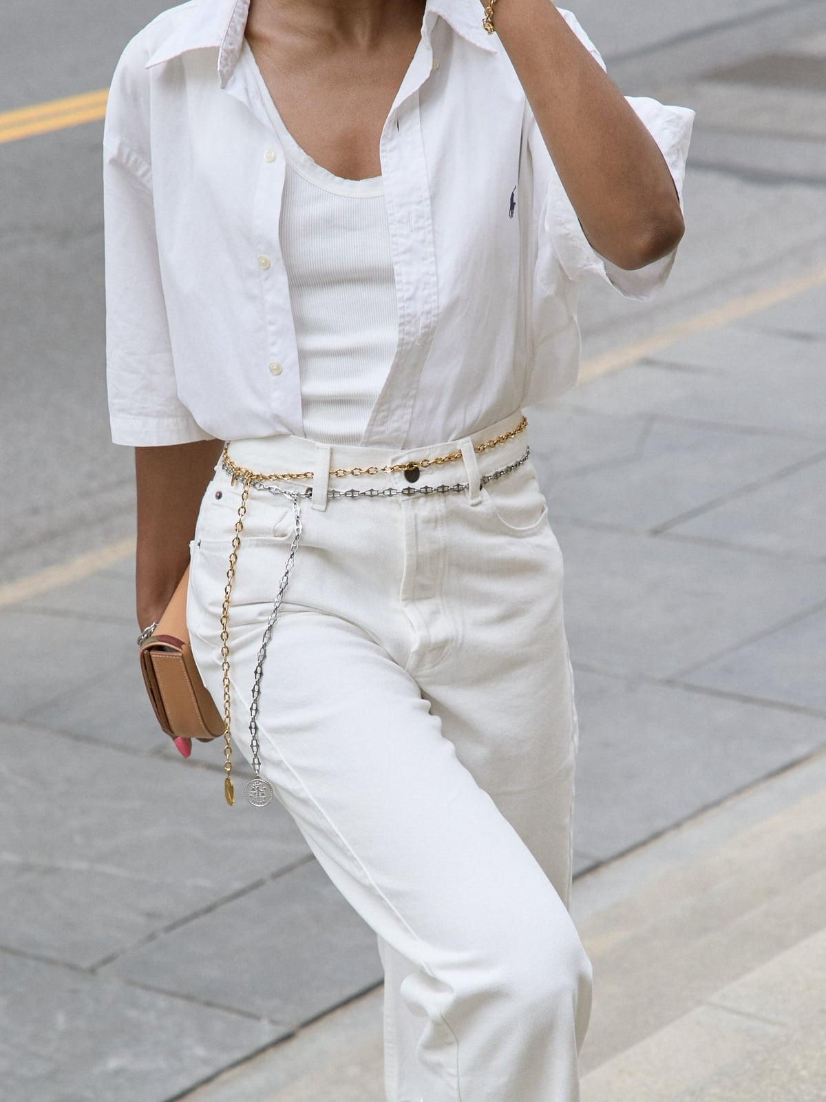 Mixed metal chain belts with white jeans and tank Mixed metal chain belts with white jeans and tank — Body Chain Outfits 2027