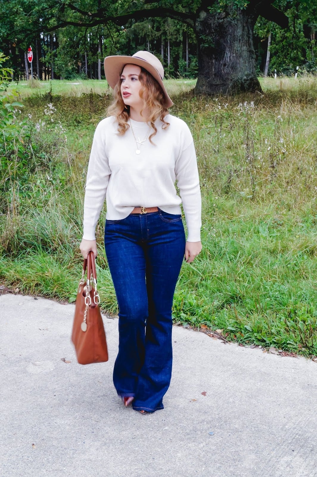 Dark Wash Bootcut Jeans With Cream Sweater and Fedora Dark Wash Bootcut Jeans With Cream Sweater and Fedora — Bootcut Jeans Outfits 2027 with Sweater