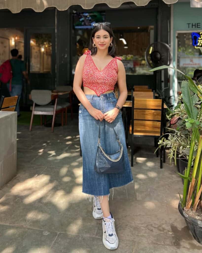Floral Print Crop Top with Denim Midi Skirt Floral Print Crop Top with Denim Midi Skirt — Bottomless Brunch Outfits 2027