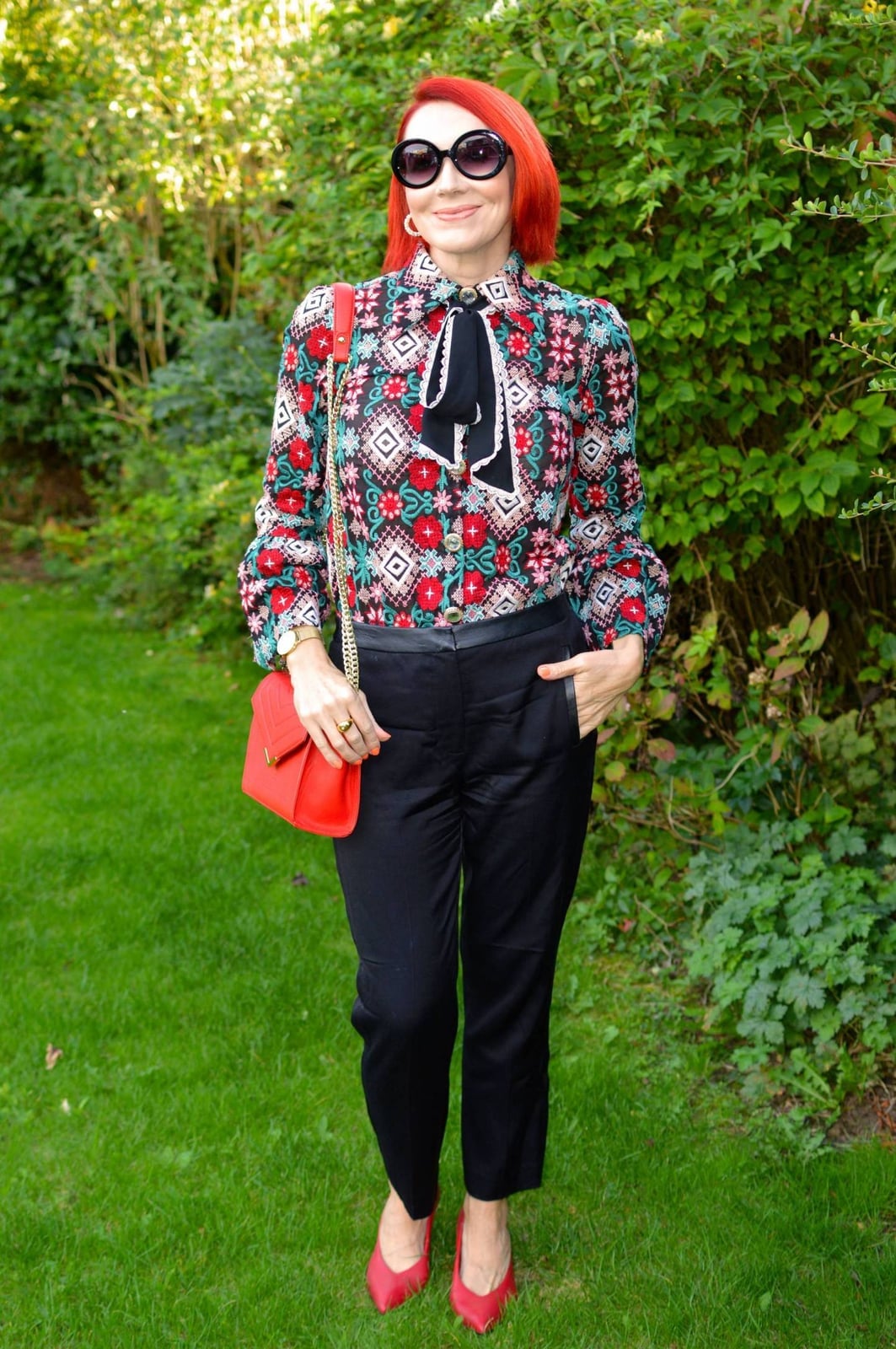 Printed Bow Blouse With Black Trousers, Red Pointed-Toe Heels Printed Bow Blouse With Black Trousers, Red Pointed-Toe Heels — Bow Blouse Outfits 2027