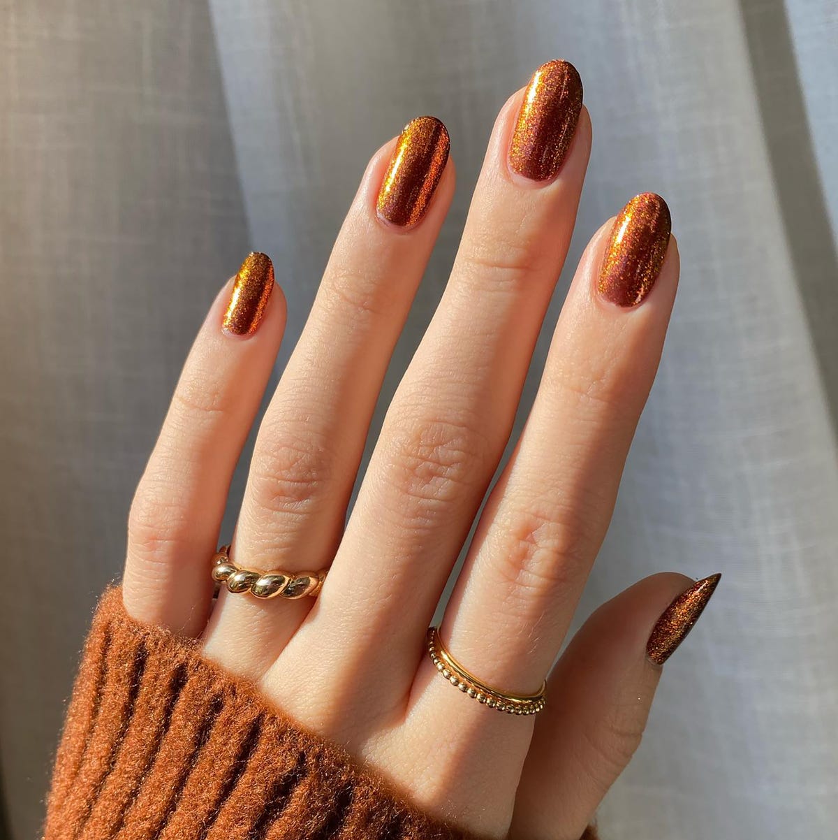 Bright Metallic Bronze Glitter Short Almond Nails Bright Metallic Bronze Glitter Short Almond Nails — Bronze Nails 2027