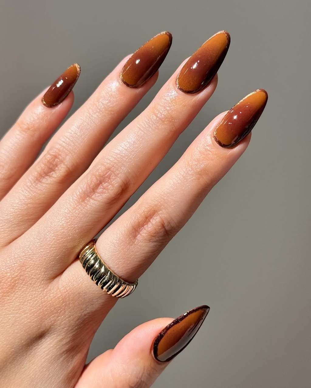 Brown Ombre Gold Glitter Accent Almond Nails Brown Ombre Gold Glitter Accent Almond Nails — Bronze Nails 2027