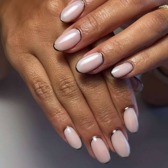 Pale Pink Silver Metallic Border Medium Oval Nails Pale Pink Silver Metallic Border Medium Oval Nails — Bronze Nails 2027