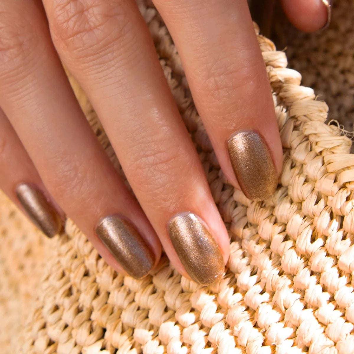 Warm Bronze Gold Shimmer Short Oval Nails Warm Bronze Gold Shimmer Short Oval Nails — Bronze Nails 2027