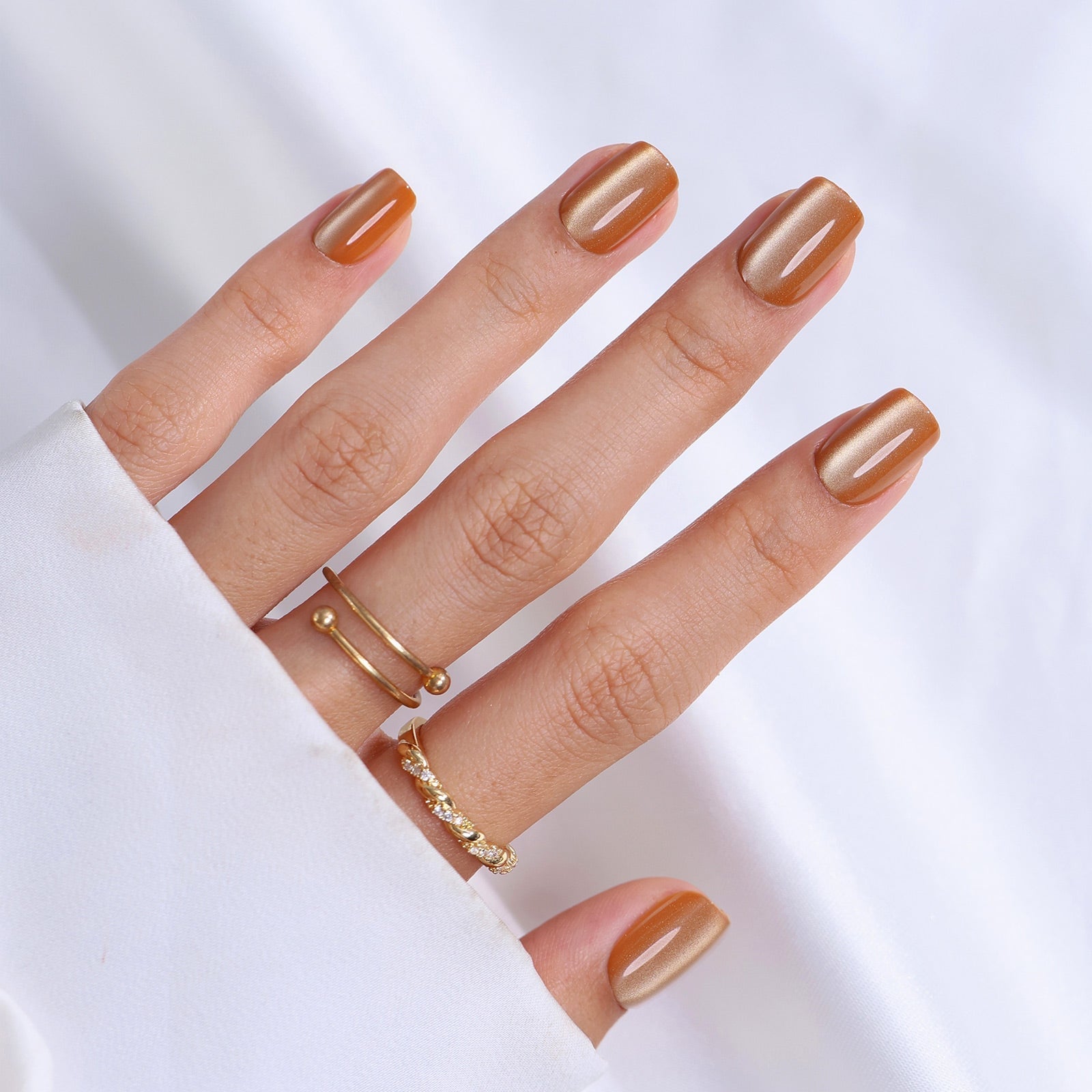 Warm Bronze Gold Cat Eye Short Square Nails Warm Bronze Gold Cat Eye Short Square Nails — Bronze Nails 2027