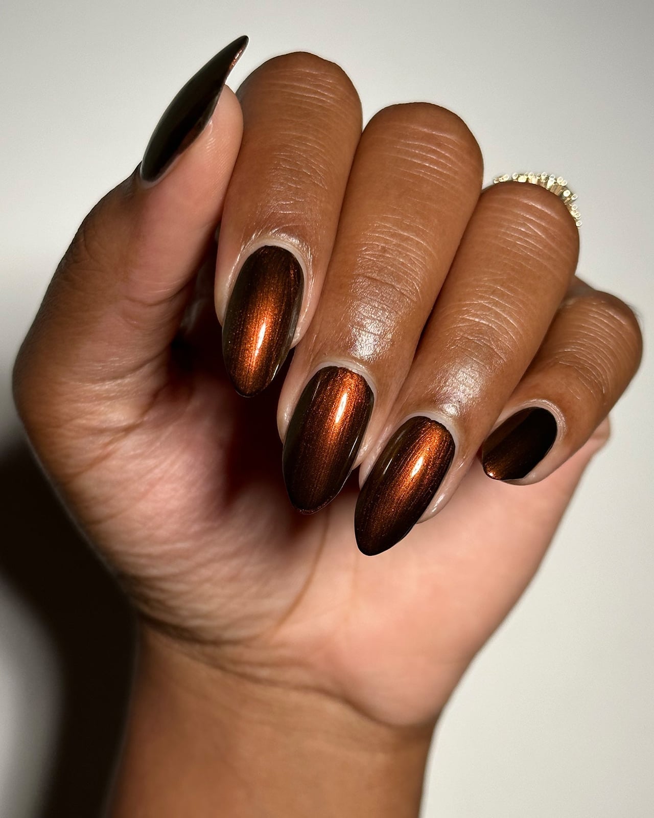 Dark Bronze Fiery Orange Shift Cat-Eye Nails Dark Bronze Fiery Orange Shift Cat-Eye Nails — Bronze Nails 2027