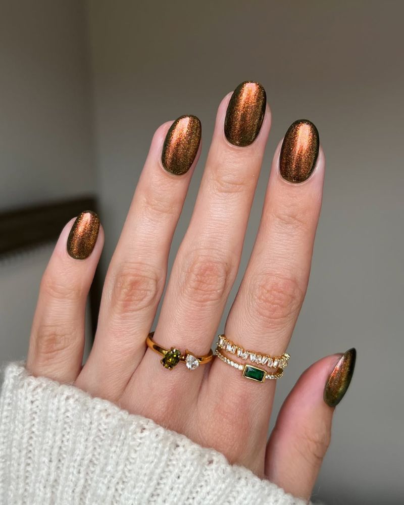 Deep Bronze Orange Cat-Eye Short Oval Nails Deep Bronze Orange Cat-Eye Short Oval Nails — Bronze Nails 2027