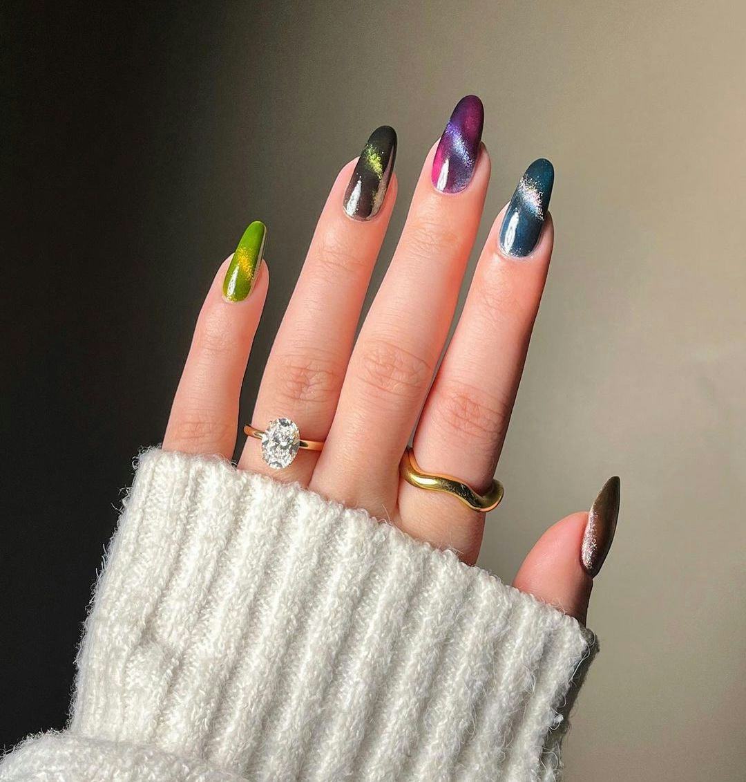 Medium Almond Multi-Color Cat Eye Effect Glossy Medium Almond Multi-Color Cat Eye Effect Glossy — Cat Eye Chrome Nails 2027