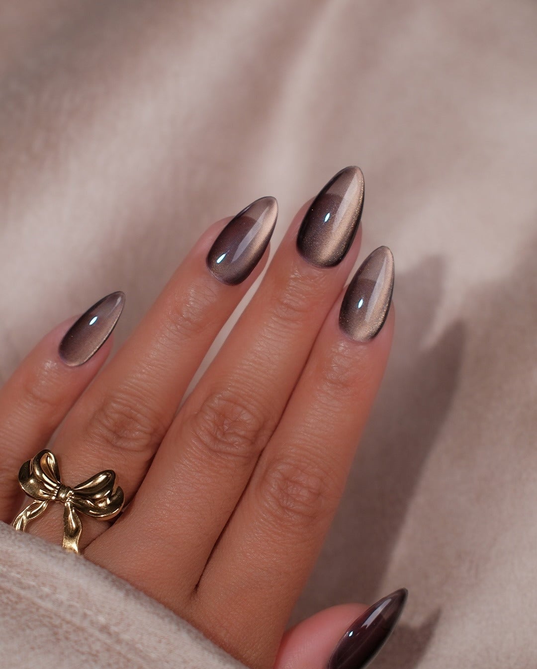 Medium Almond Brown to Beige Gradient Cat Eye Glossy Medium Almond Brown to Beige Gradient Cat Eye Glossy — Cat Eye Chrome Nails 2027