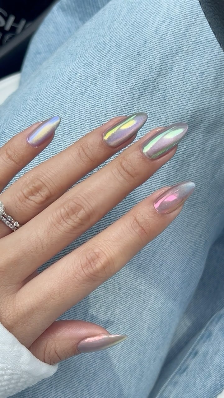 Long Pointed Silver Pink Shimmering Cat Eye Chrome Long Pointed Silver Pink Shimmering Cat Eye Chrome — Cat Eye Chrome Nails 2027