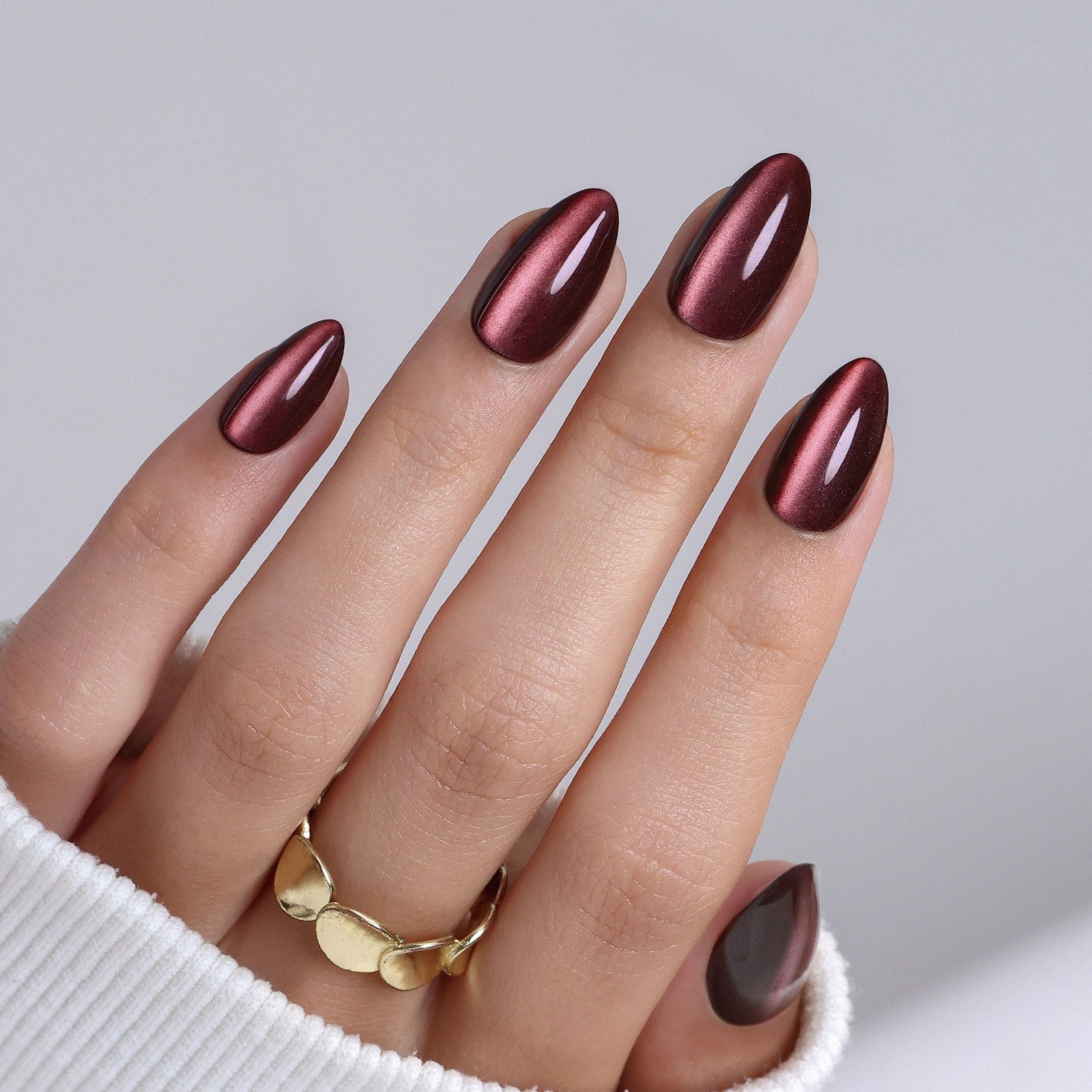 Medium Almond Deep Metallic Red Cat Eye Chrome Medium Almond Deep Metallic Red Cat Eye Chrome — Cat Eye Chrome Nails 2027