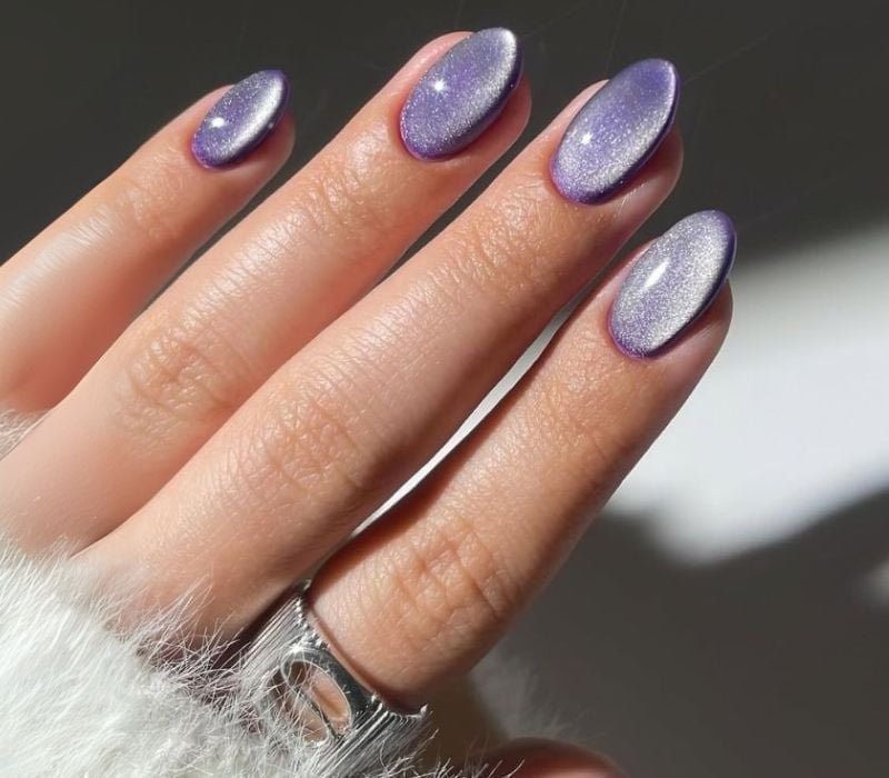 Medium Almond Light Purple Silver Cat Eye Medium Almond Light Purple Silver Cat Eye — Cat Eye Chrome Nails 2027