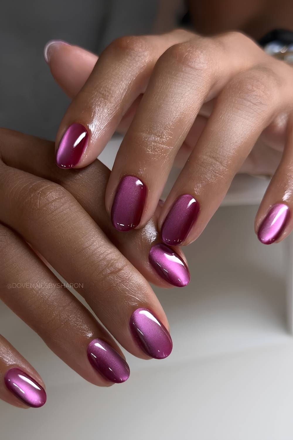 Medium Oval Shimmery Silver Pink Cat Eye Medium Oval Shimmery Silver Pink Cat Eye — Cat Eye Chrome Nails 2027