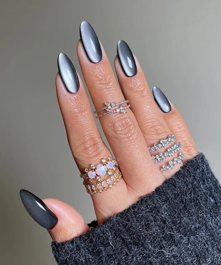 Long Almond High-Shine Metallic Gray Chrome Long Almond High-Shine Metallic Gray Chrome — Cat Eye Chrome Nails 2027