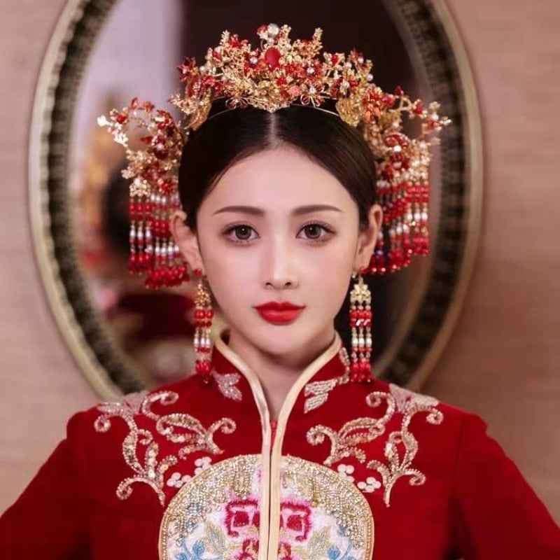 Traditional Updo With Jeweled Crown Traditional Updo With Jeweled Crown — Chinese Wedding Hairstyles 2027