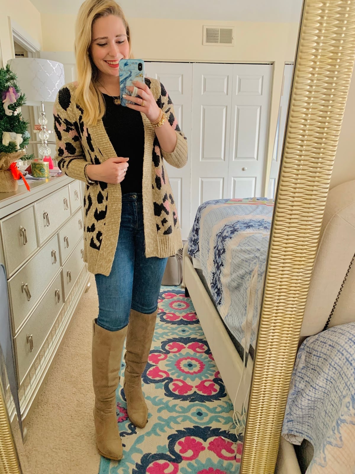 Leopard Cardigan with Skinny Jeans and Boots Leopard Cardigan with Skinny Jeans and Boots — Christmas Morning Outfits 2026