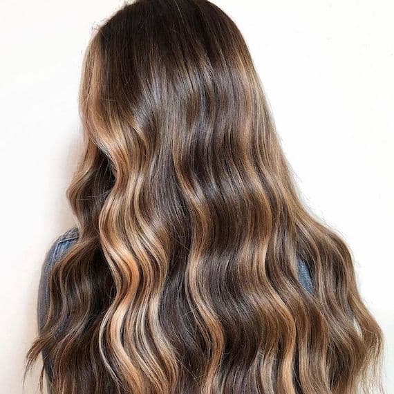 Mid-Back Wavy Dark Brown With Chunky Blonde Highlights, Close-Up Take — Chunky Blonde Highlights on Dark Hair 2027