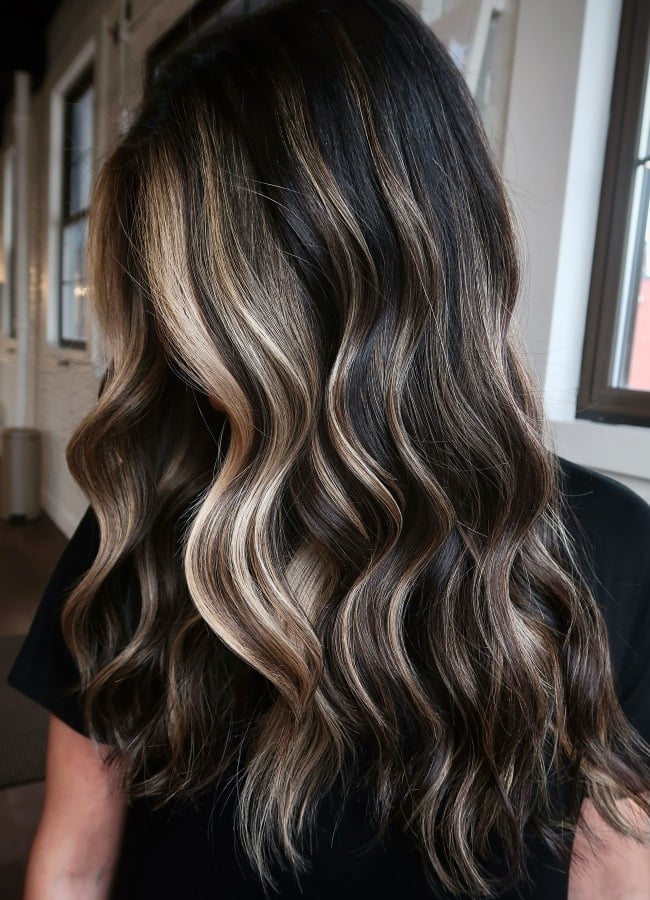 Mid-Back Layers With Prominent Chunky Blonde Highlights — Chunky Blonde Highlights on Dark Hair 2027