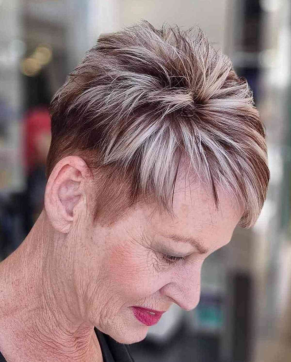 Edgy Ash Blonde Pixie With Chunky Highlights Edgy Ash Blonde Pixie With Chunky Highlights — Chunky Highlights Pixie 2027